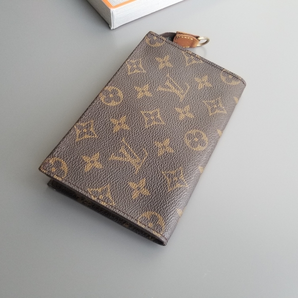 LOUIS VUITTON CLASSIC SIGNATURE Pouch Monogram print - Picture 9 of 16